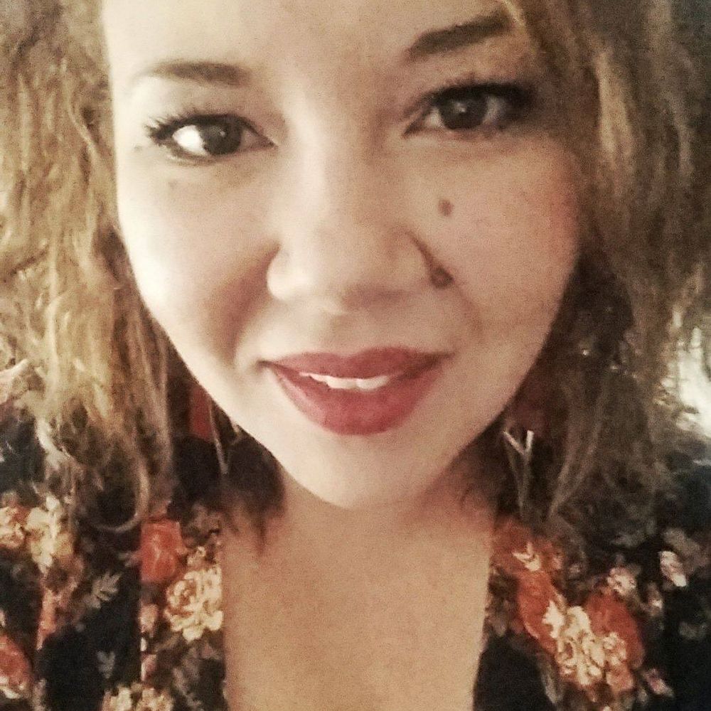 Meet your Posher, Larissa